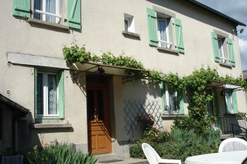 3 &eacute;pis gites de france, location du gite toute l'ann&eacute;e. Venez d&eacute;couvrir la correze pays vert avec des animations, de l'histoire avec des sites historiques, d&eacute;gustation de produits de la ferme, gite 12 personnes ouvert toute l'ann�e